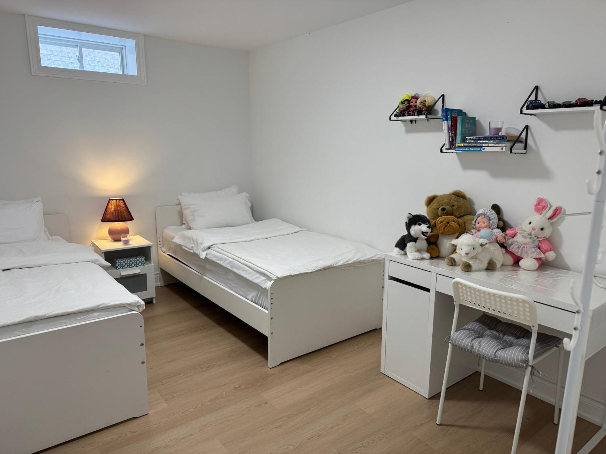 Cozy, Brand-New, 2Bdr,Walkout Apt, Free Parking ريتشموند هيل المظهر الخارجي الصورة