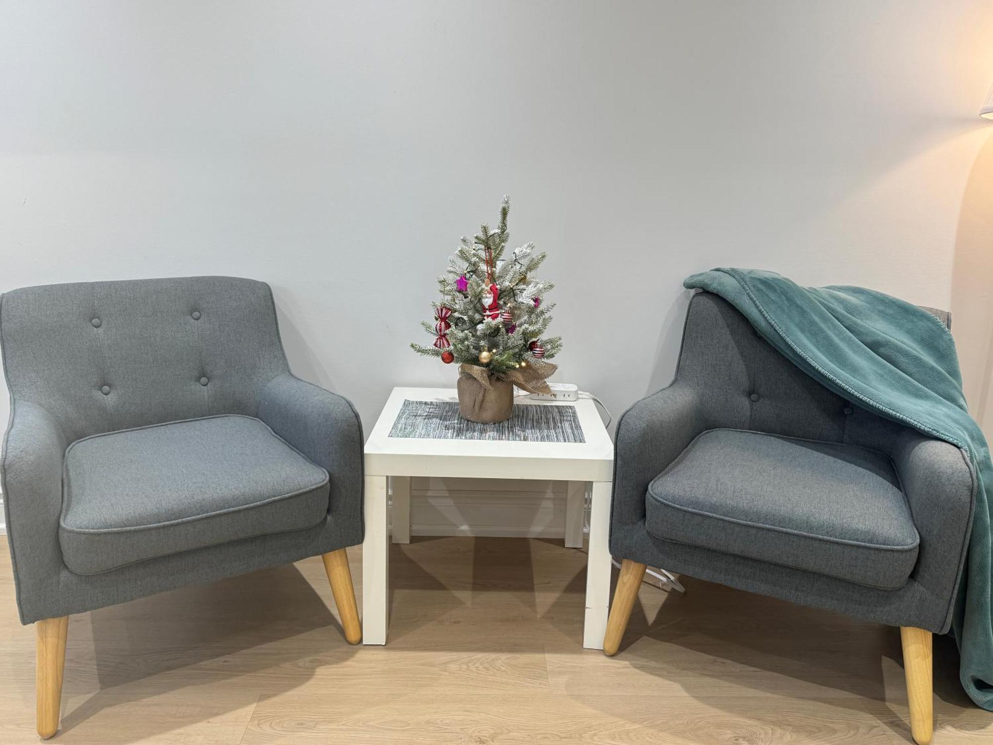 Cozy, Brand-New, 2Bdr,Walkout Apt, Free Parking ريتشموند هيل المظهر الخارجي الصورة